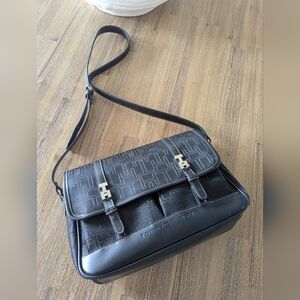 Tommy Hilfiger messenger bag